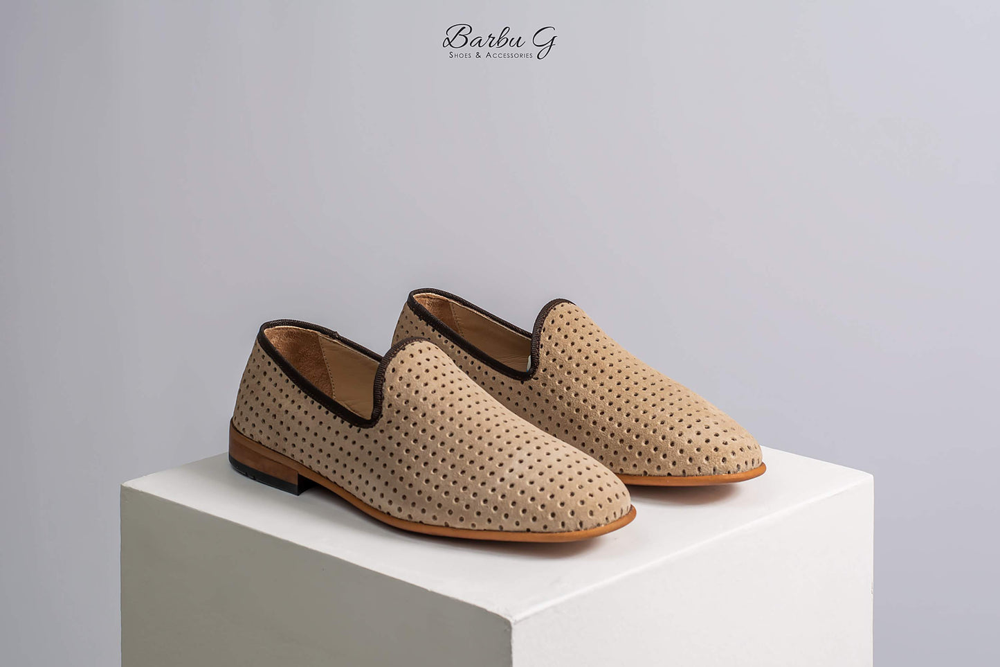 Suede cream casual shoes